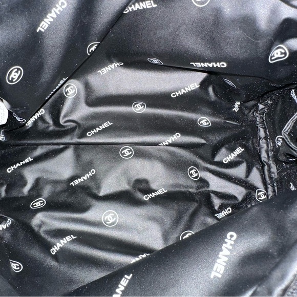 EUC CHANEL COSMETIC BAG - Picture 7 of 12